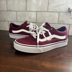 Women Vans low top skate shoe
